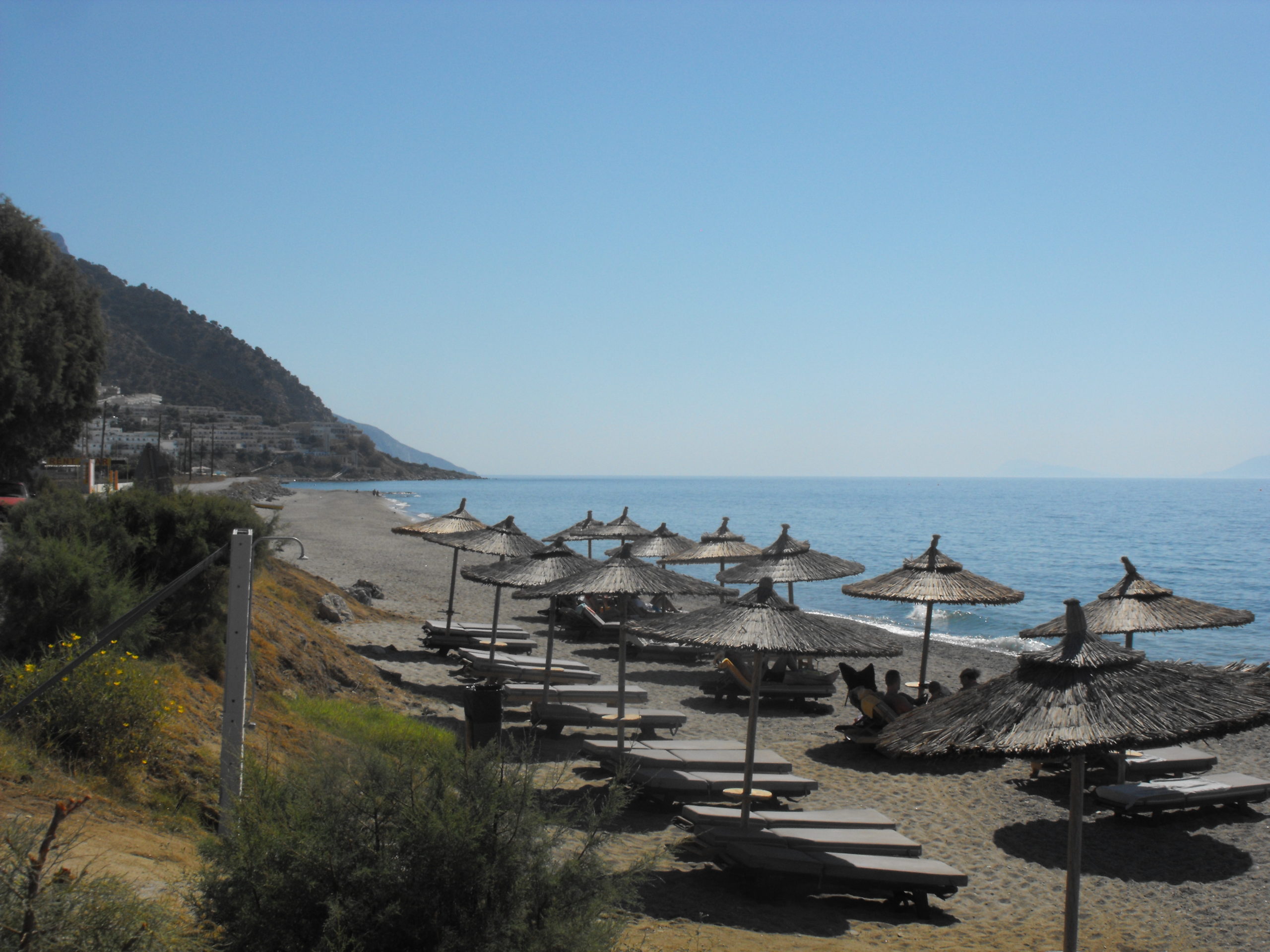 DSCF2094 Kos beach and beach chairs